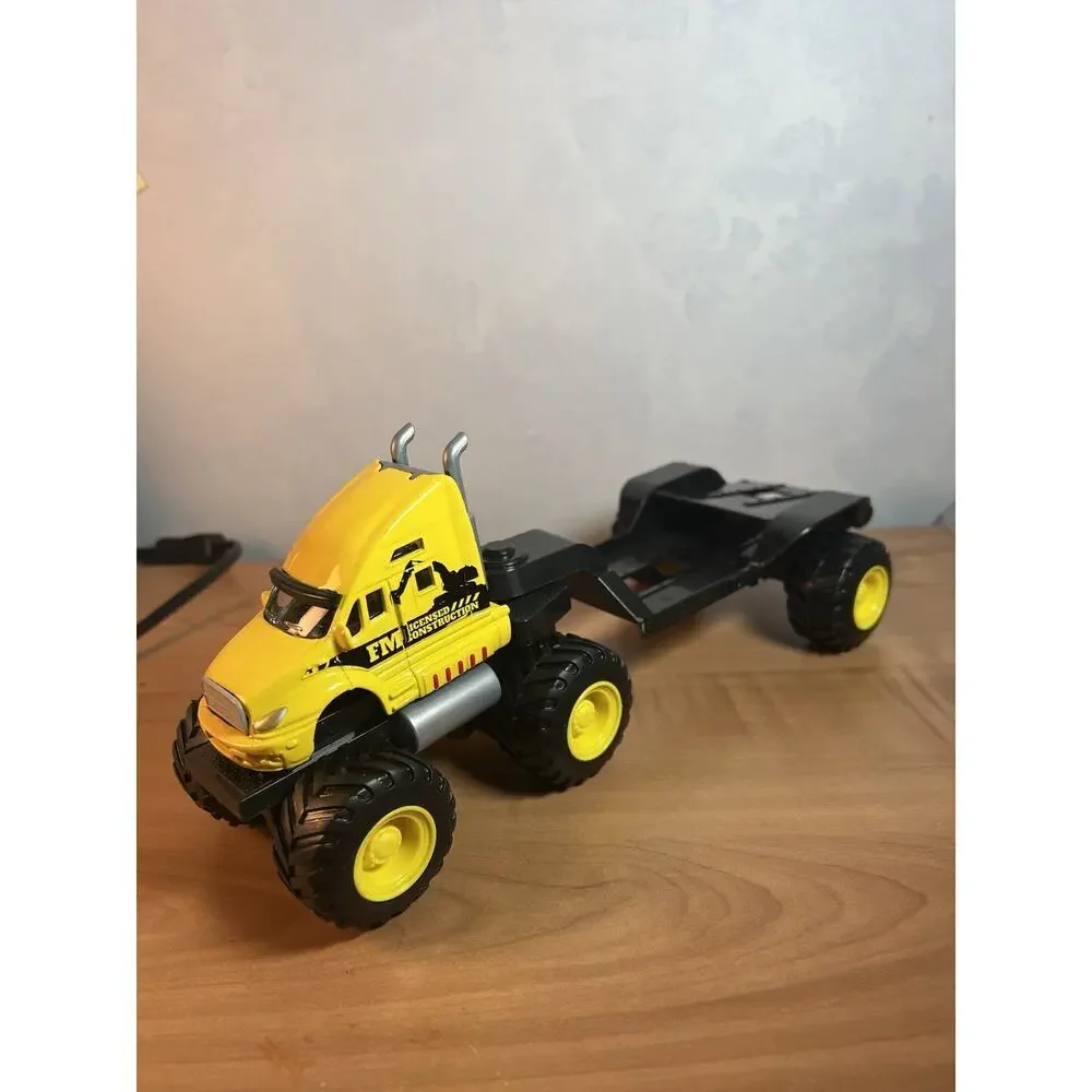 Maisto Fresh Metal Builder Zone Quarry Trailer Construction Diecast 11”